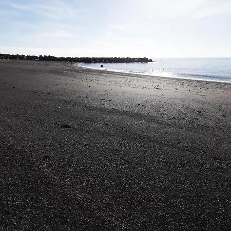 Home2book Comfy Beachfront Apartment *